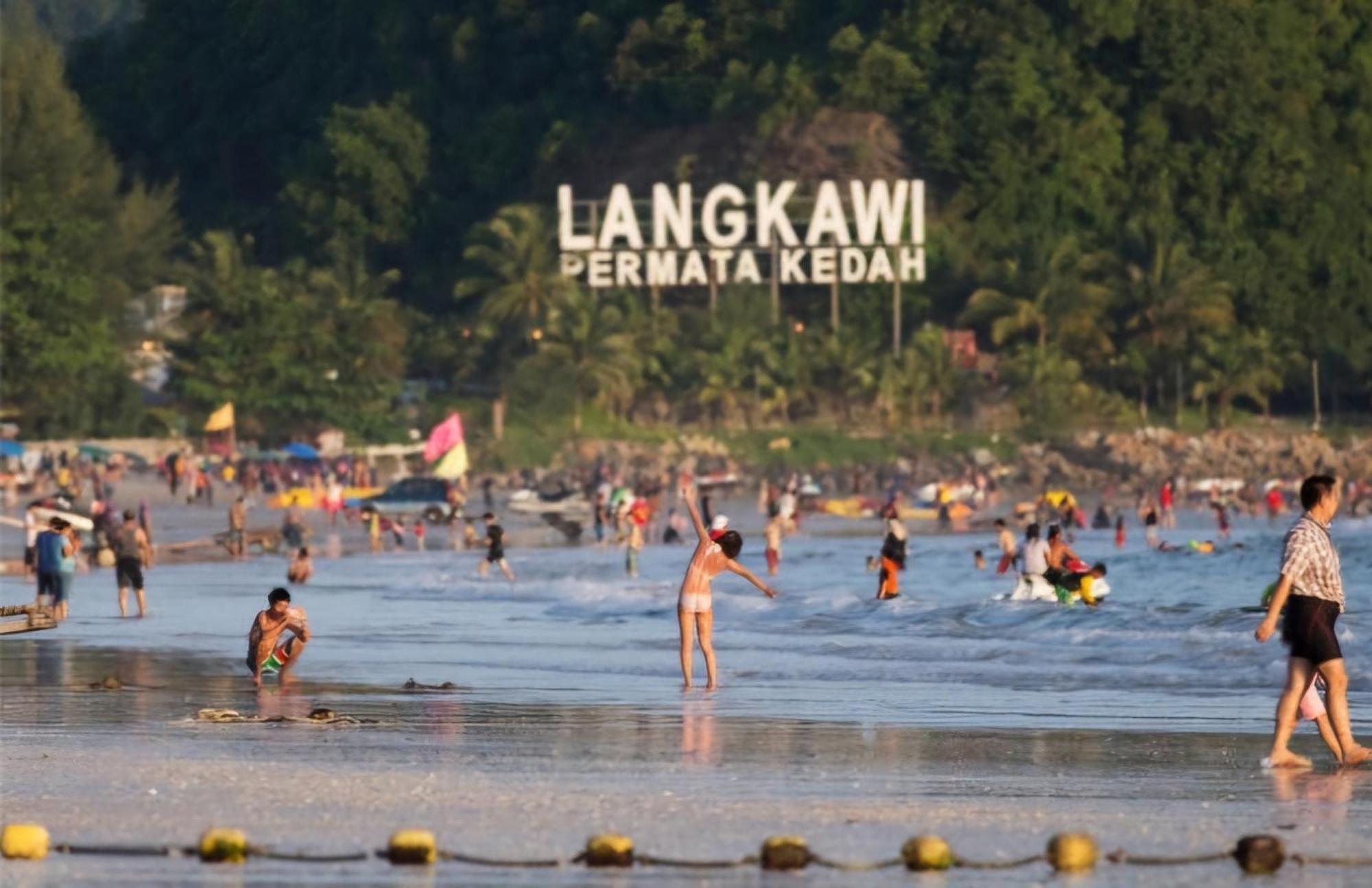 Lagenda Resthouse Cenang Beach Пантай-Ченанг Екстер'єр фото